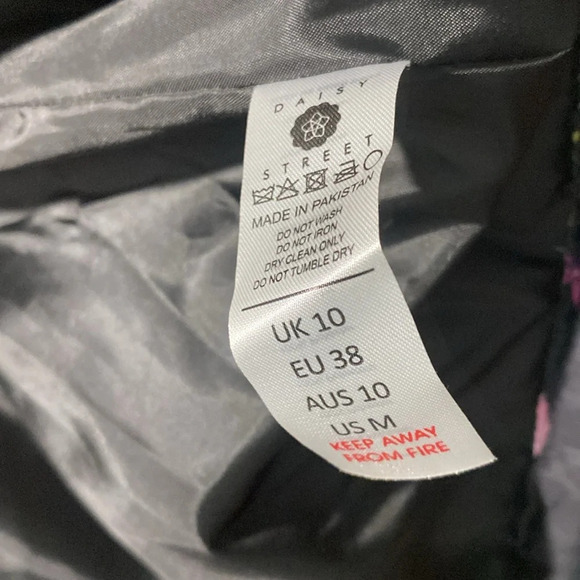 Daisy Street Plus high neck puffer jacket in black floral Size UK 10 ,US M , EUR - Picture 8 of 8